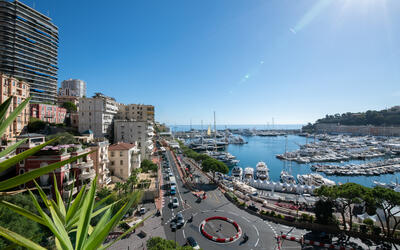 BVENDUTO ---ESCLUSIVA - A strapiombo sul porto di Monaco