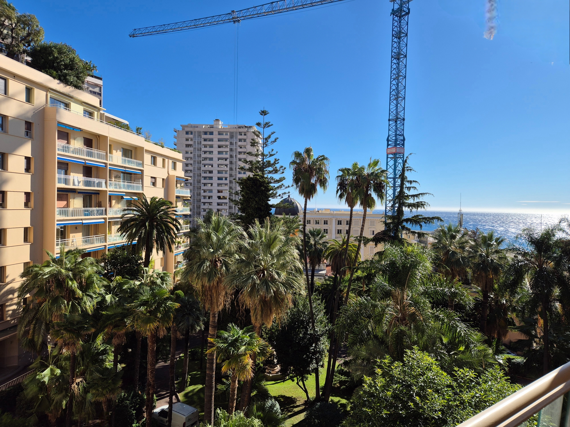 ROQUEVILLE - ampio 2 camere che attraversano - bellissimo giardino e vista mare - Uffici da affittare a montecarlo