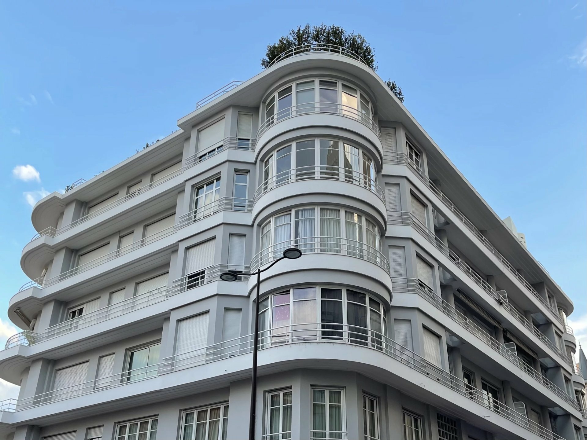 Spacieux studio avec balcon - Les Rotondes, Jardin Exotique - Locations de bureaux