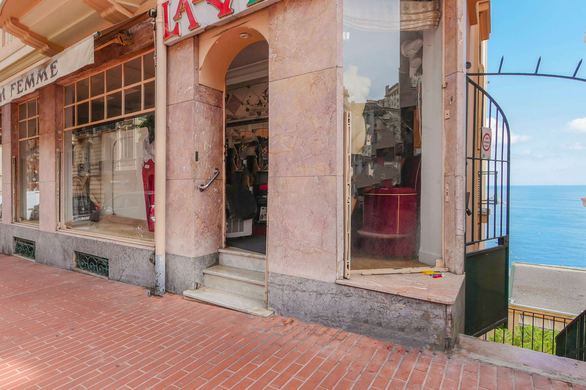 BOULEVARD D'ITALIE - MURS COMMERCIAUX AVEC VITRINE - Bureaux à vendre à Monaco