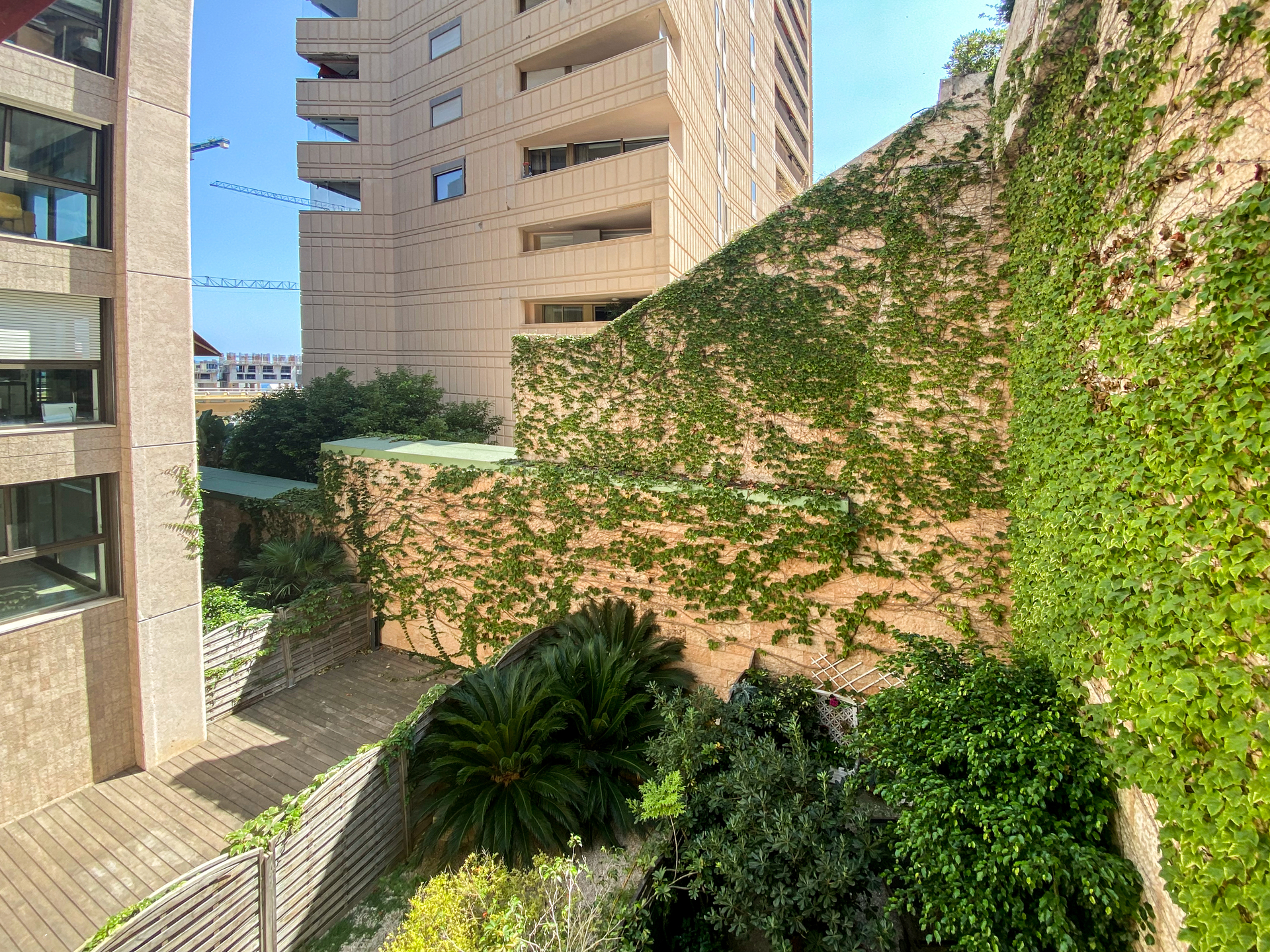 CARRE D'OR -  GRAND STUDIO EN BON ETAT - Locations de bureaux