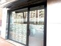 Espace de bureaux avec double vitrine situé sur une rue très passante - Locations de bureaux