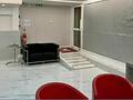 BUREAUX AVEC VITRINE AU PARK PALACE - Offices for sale in Monaco