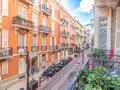 SOUS OFFRE - 3P RÉNOVÉ LIBRE DE LOI DANS UNE DES PLUS JOLIES RUES DE LA CONDAMINE - Bureaux à vendre à Monaco