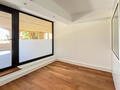 Independent office with showcase - Rentals of commercial spaces